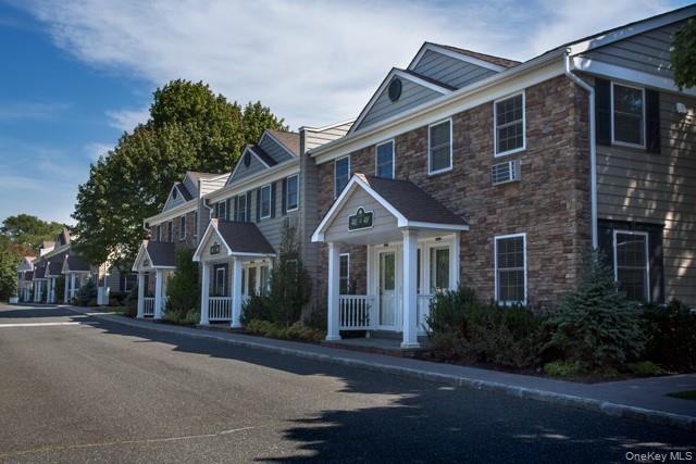 Foto del edificio - 184 Hallock Rd