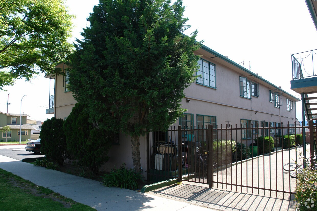 Building Photo - 315 S Pacific Ave