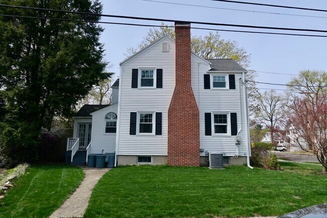 Foto del edificio - 41 Birch Pl