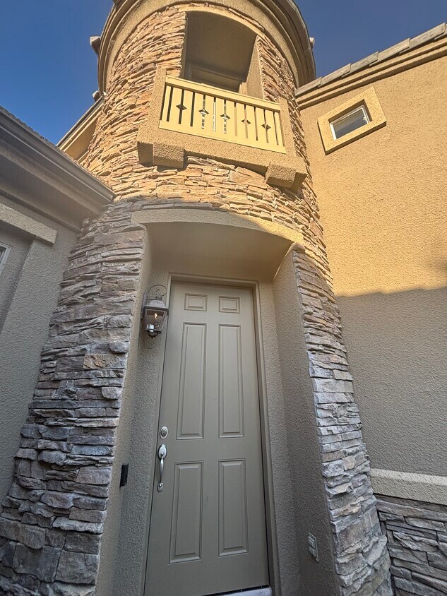 Foto principal - 2670 Fury Ct