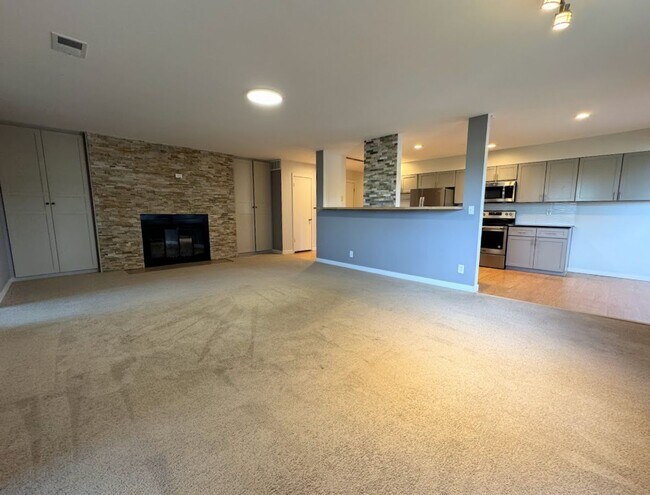 Foto del edificio - Bright & Beautiful 4-bed, 2-bath Home in S...