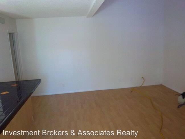 Building Photo - 1 br, 1.5 bath House - 913 Willow Tree Dr. #B