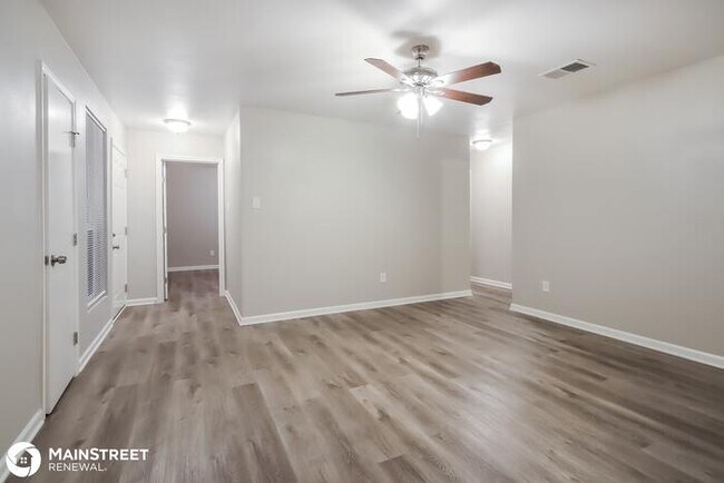 Building Photo - 15834 Kenbriar Dr