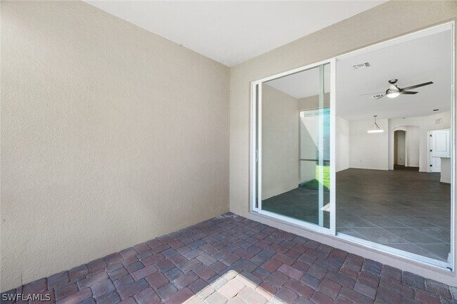 Foto del edificio - 2672 Vine Ave