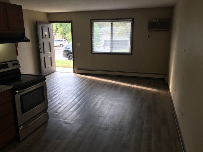 Building Photo - 1 bedroom with a Garage!!, Recently Remode...