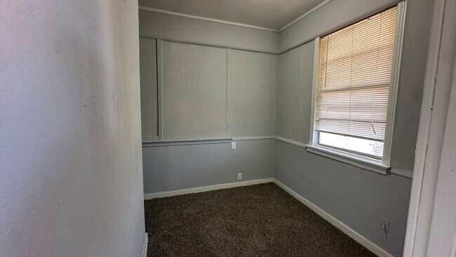 Building Photo - 904 Herbert Ave