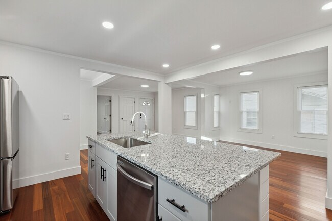 Building Photo - 415 Herkimer St