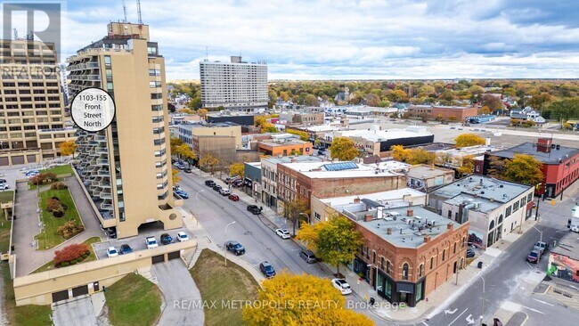 Photo du bâtiment - 155 Front St N