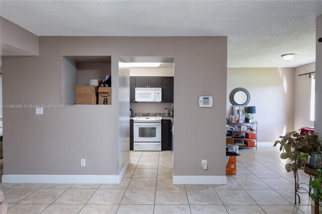 Foto del edificio - 706 NW 92nd Ave