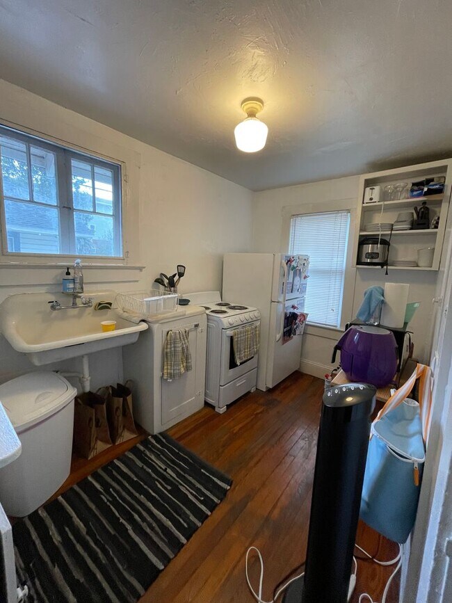 Foto del edificio - FALL 2025!!! Private 1 Bedroom Historic Ho...