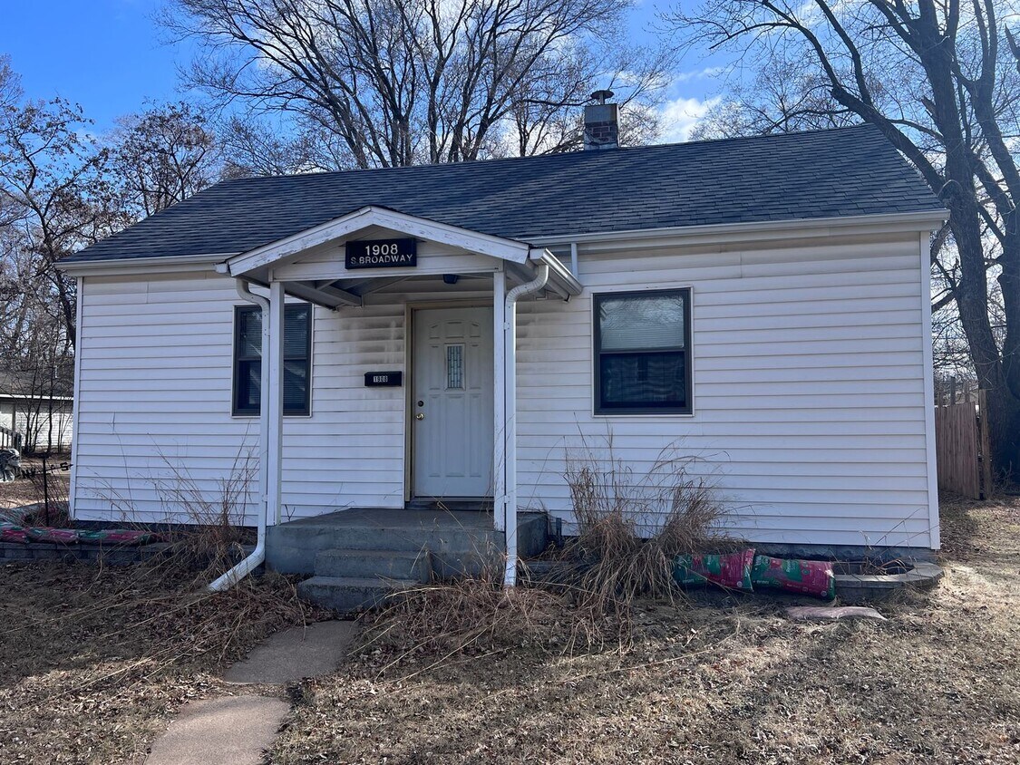Primary Photo - 1908 Broadway St S