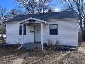 Building Photo - 1908 Broadway St S
