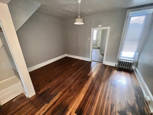 Foto del edificio - Spacious Classic West Philly 4 Bedroom w/ ...