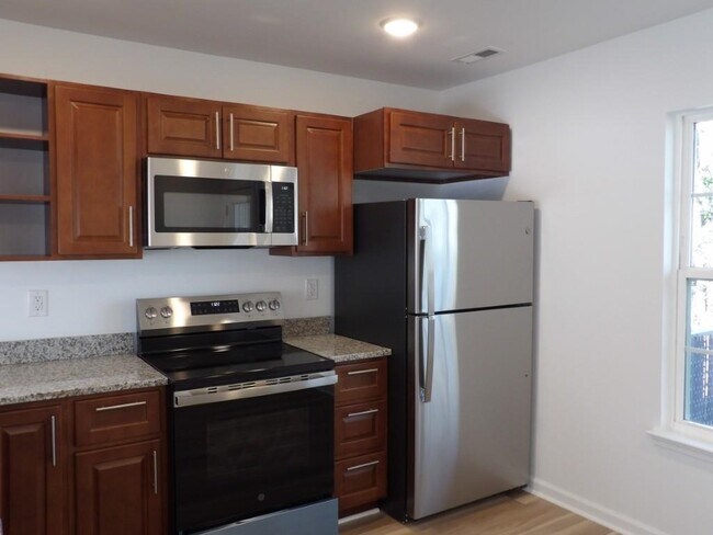 Foto del edificio - 4116 Horseshoe Rd N