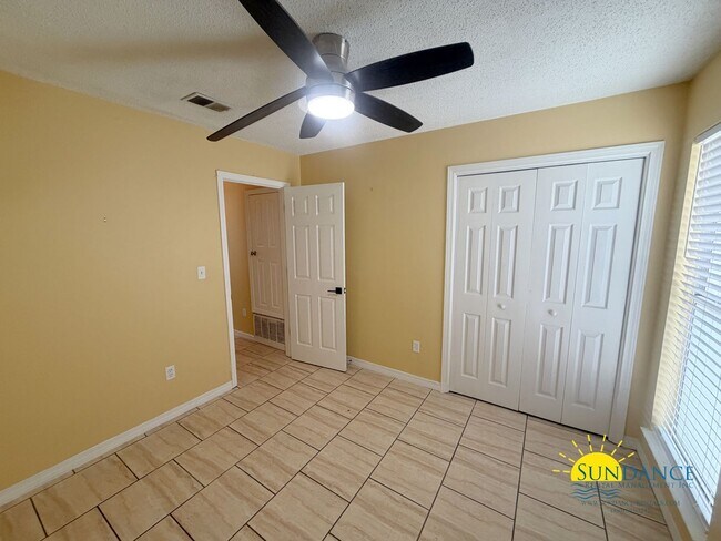 Foto del edificio - Adorable 3 Bedroom Home in Bluewater Bay!