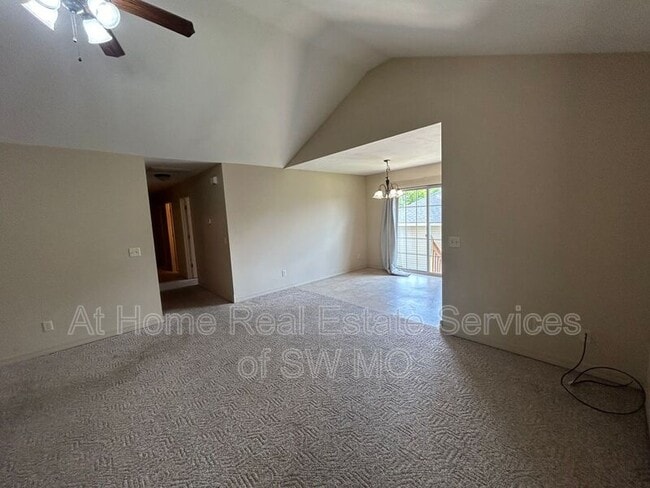 Building Photo - 1118 N Missouri Dr