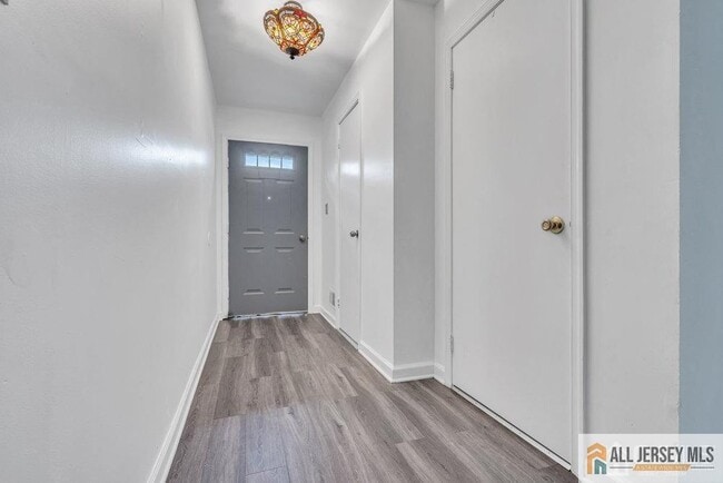 Building Photo - 17 Begonia Ct