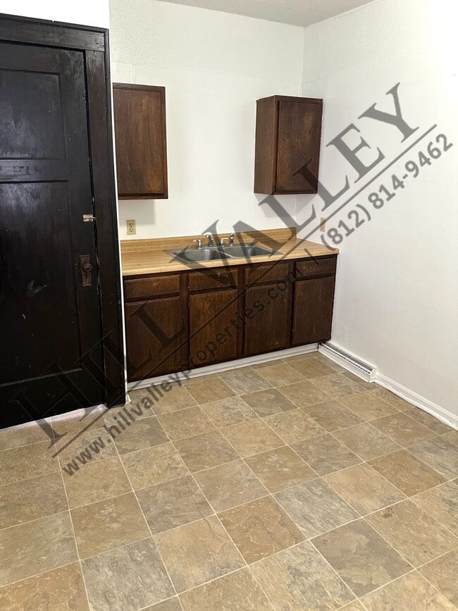 Building Photo - Two Bedroom Upper