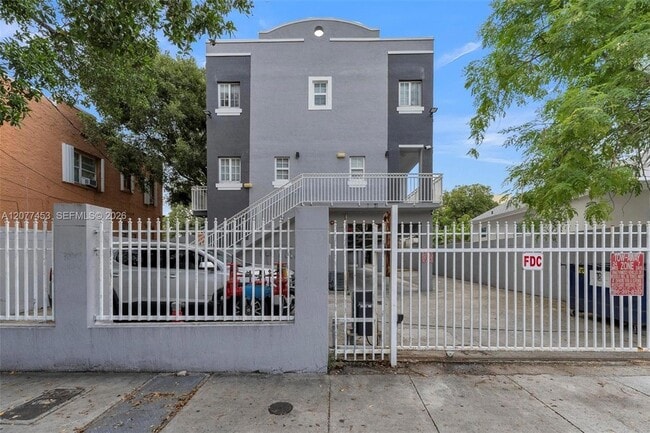 Photo - 1421 SW 3rd Street Unit 208 Apartment