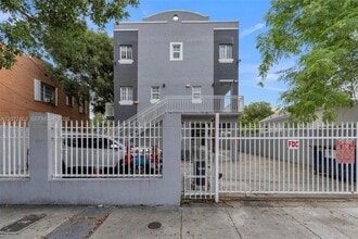 Building Photo - 1421 SW 3rd St