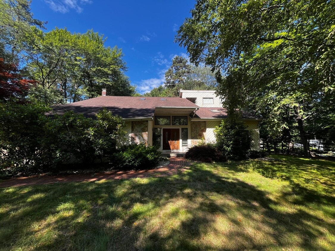Primary Photo - Spacious & Serene 4 Bedroom Country Contem...
