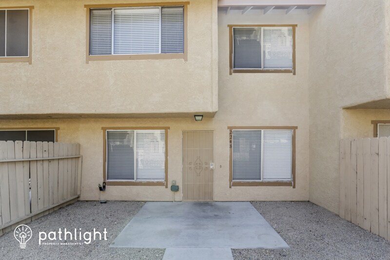 Foto del edificio - 2248 Tall Pine Dr
