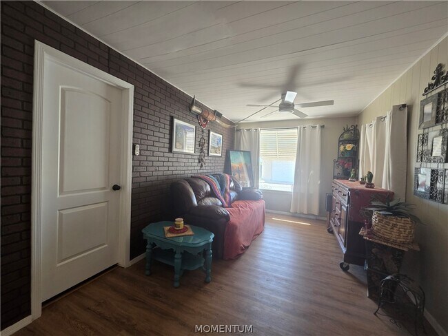 Foto del edificio - 2148 Whitewater Dr