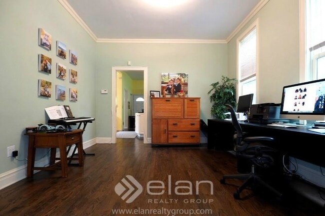 Building Photo - 1851 W Larchmont Ave