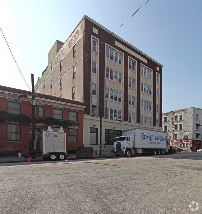 Foto del edificio - 800-810 E Traction Ave