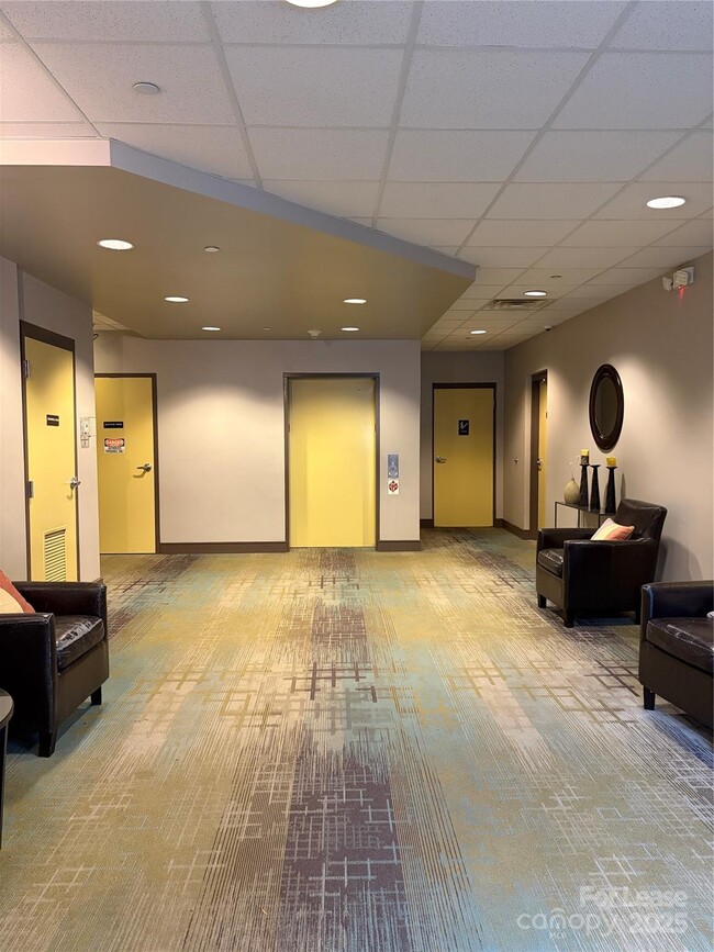 Foto del edificio - 2200 Lyndhurst Ave