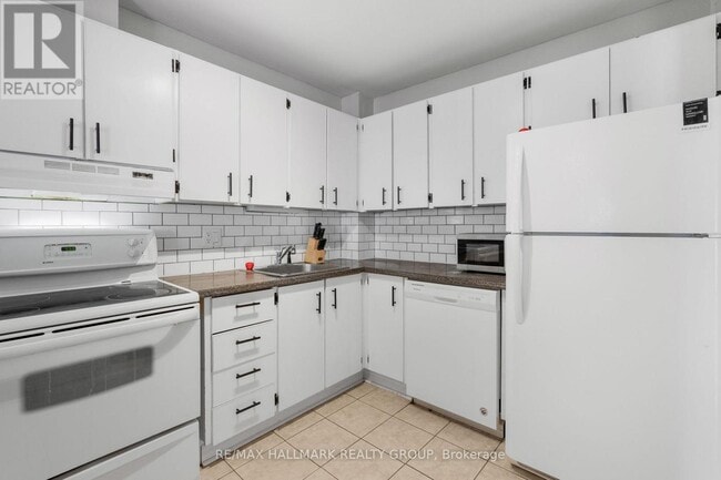 Building Photo - 3445 Uplands Dr