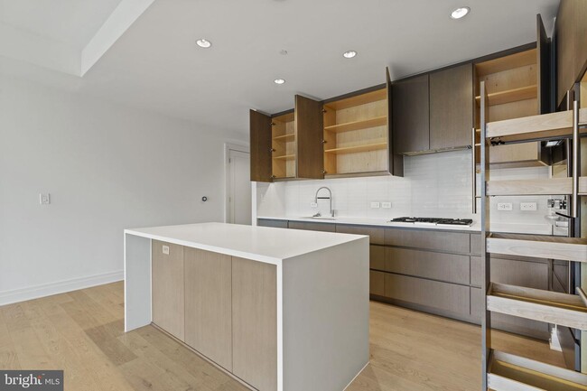 Foto del edificio - 2501 M St NW