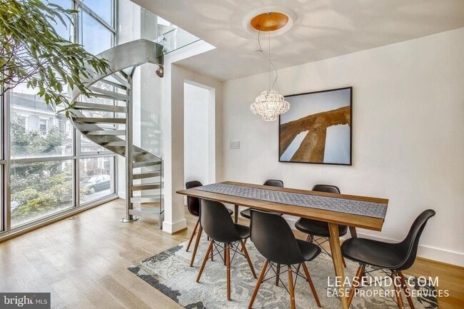 Foto del edificio - 3240 Hiatt Pl NW