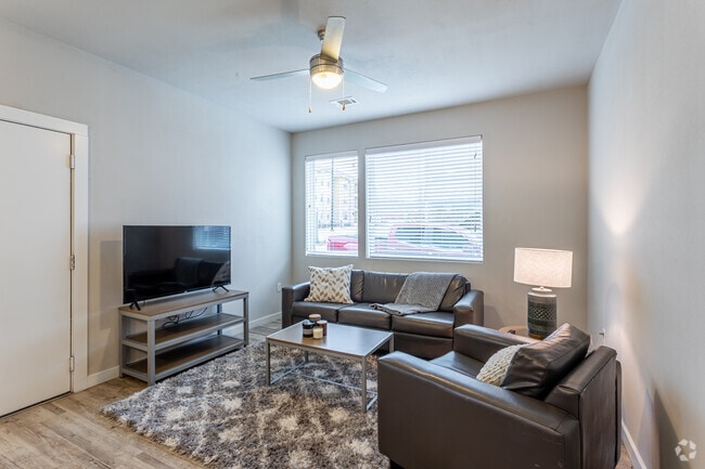 2BR, 2BA - The Lloyd Wright - College Town Fayetteville Apartments