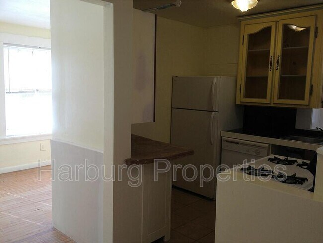 Building Photo - 852 Garfield Ave