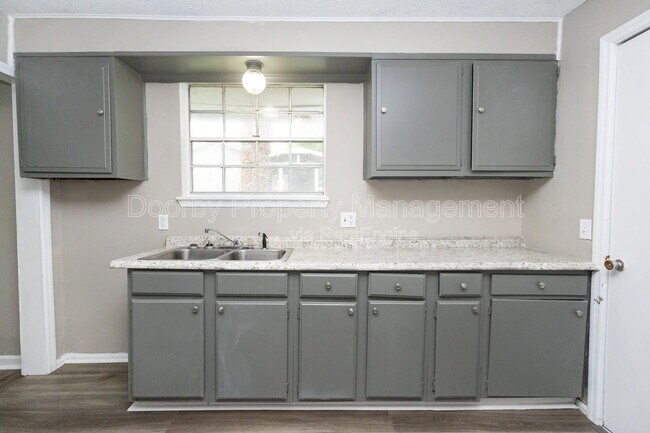 Building Photo - 619 Shannon Ave
