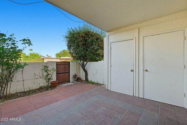 Building Photo - 7708 E Sandalwood Dr