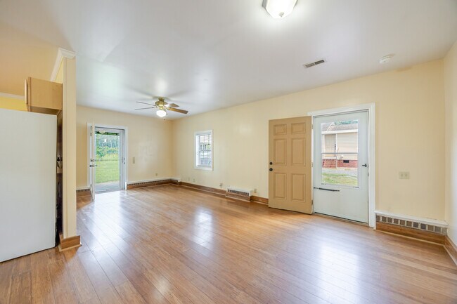 Foto del edificio - 2621 State Rd S-21-535