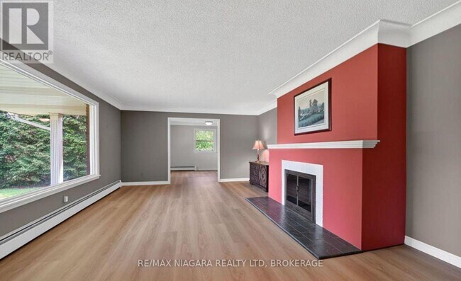 Photo du bâtiment - 12 Sheppard Crescent
