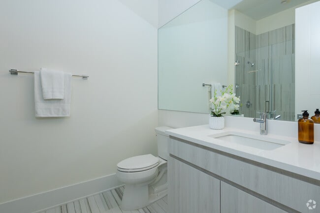 1 habitación, 1 baño - 685 pies cuadrados - 812 West Adams