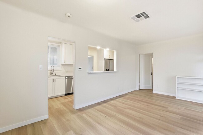 Building Photo - 1 BLOCK TO THE BEACH! COMPLETELY REMODELED 2BD/2BA OCEAN BEACH UNIT WITH TANDEM PARKING! $4,795/MO