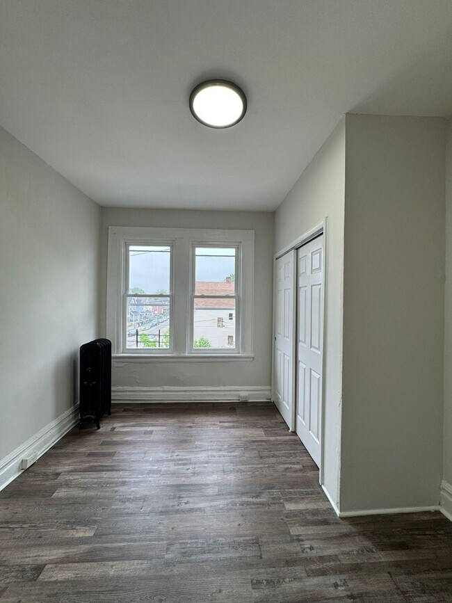 Foto del edificio - 161 Maple Ave