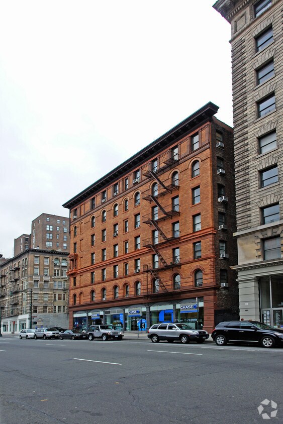 Building Photo - 60 W 76th St