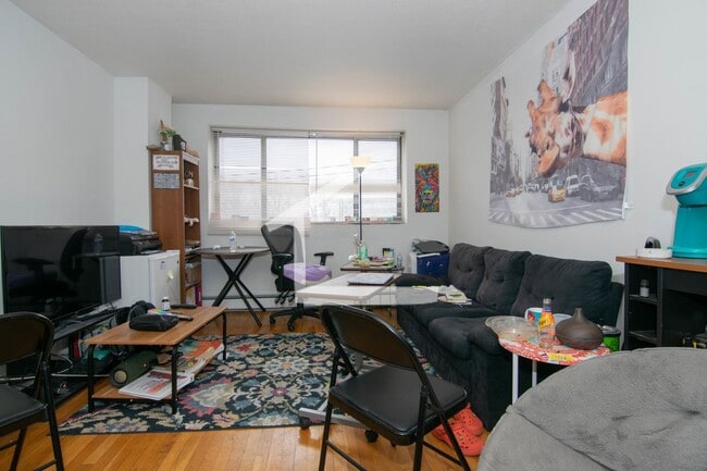 Foto del edificio - No Brokers Fee, Central Mission Hill Locat...