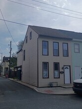 Building Photo - 1024 Guilford St