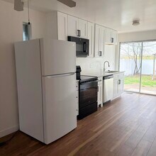 Building Photo - 7375 S Highland Dr