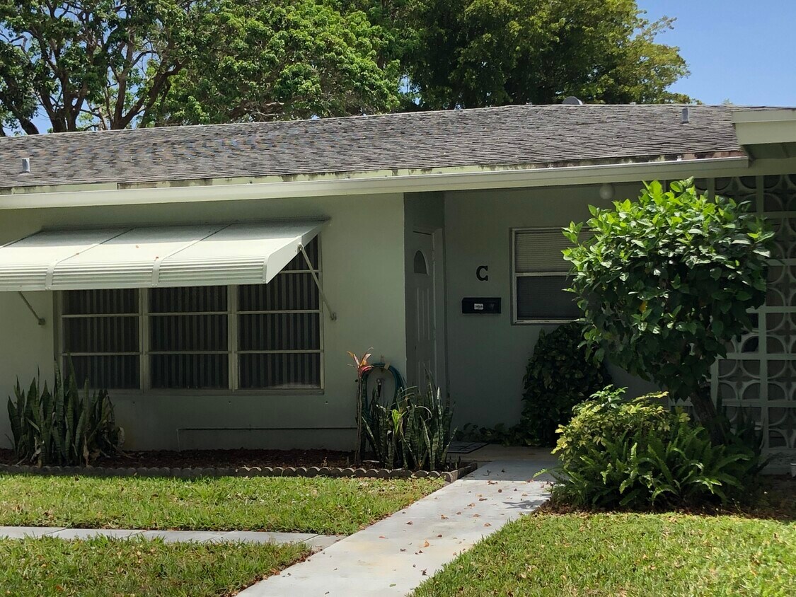 405 High Point Blvd Unit C, Delray Beach, FL 33445 Condo for Rent in