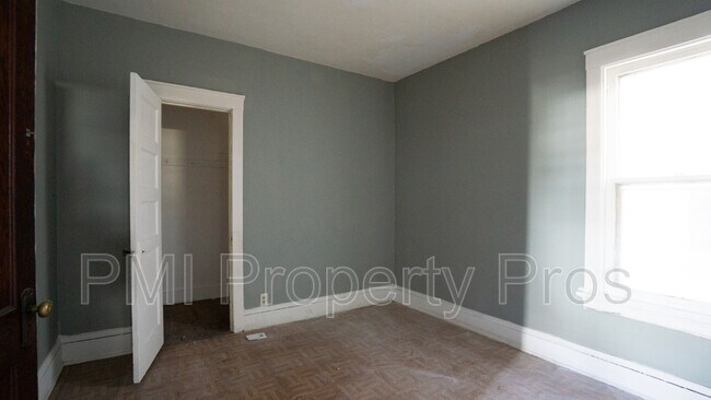 Foto del edificio - 2191 N 47th St