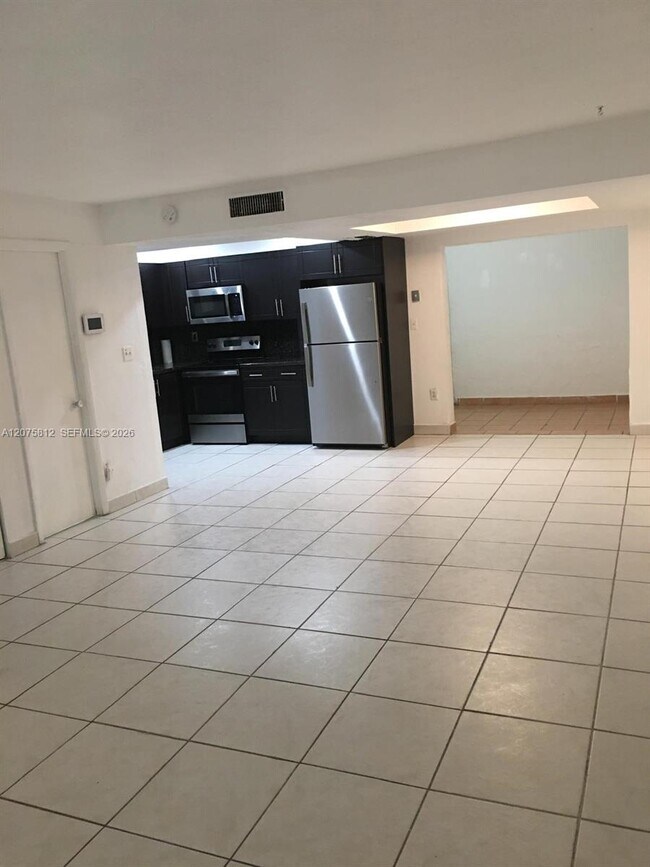 Foto del edificio - 669 W 80th St