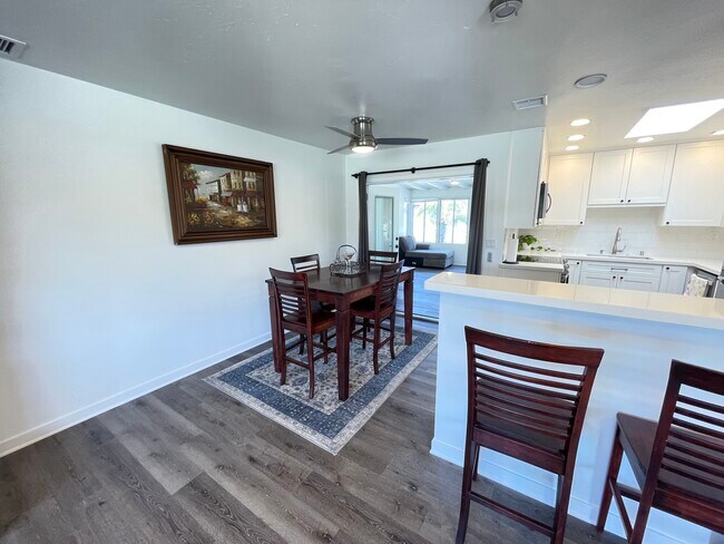 Building Photo - 919 La Fiesta Ct